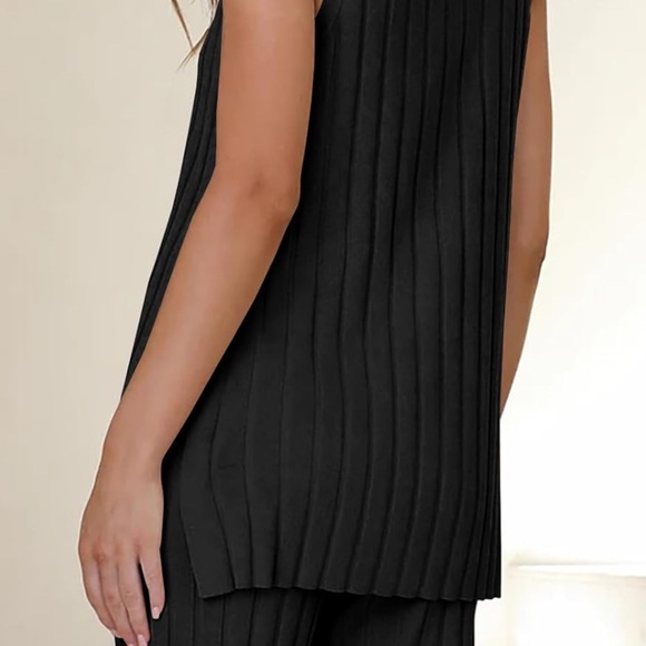 Sleeveless Black Ribbed Knit Set - Picture 3 of 3